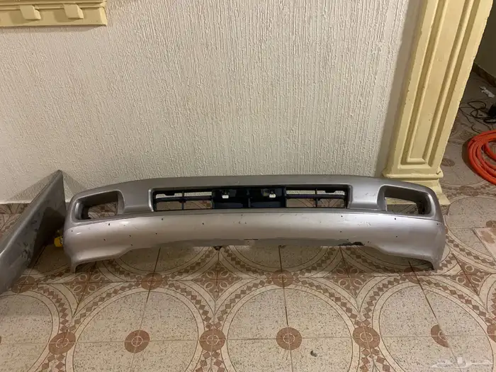 سلام عليكم اعرض لكم صدام امامي جيب لاند كروزر يركب من مودل 0