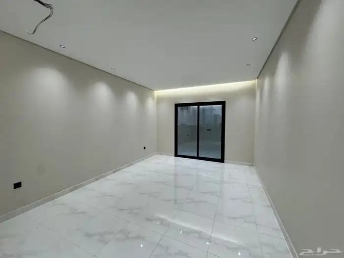 للبيع فيلا دورين وملحق في حي النواريه مصعد راكب وتشطيبvip 12