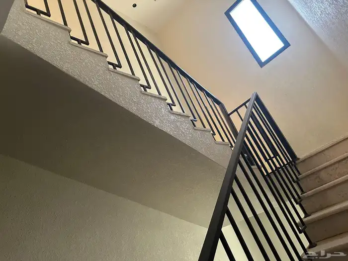 للإيجار فيلا روف علوي تبوك حي الورود ب3500 35