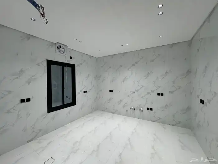 للبيع فيلا دورين وملحق في حي النواريه مصعد راكب وتشطيبvip 9