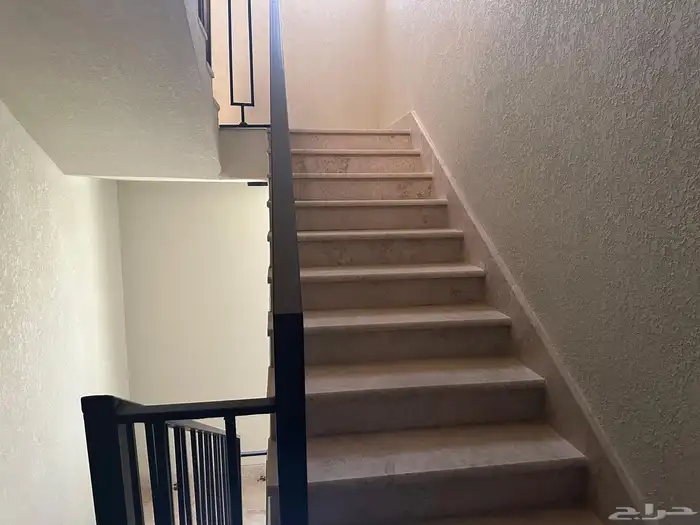 للإيجار فيلا روف علوي تبوك حي الورود ب3500 27