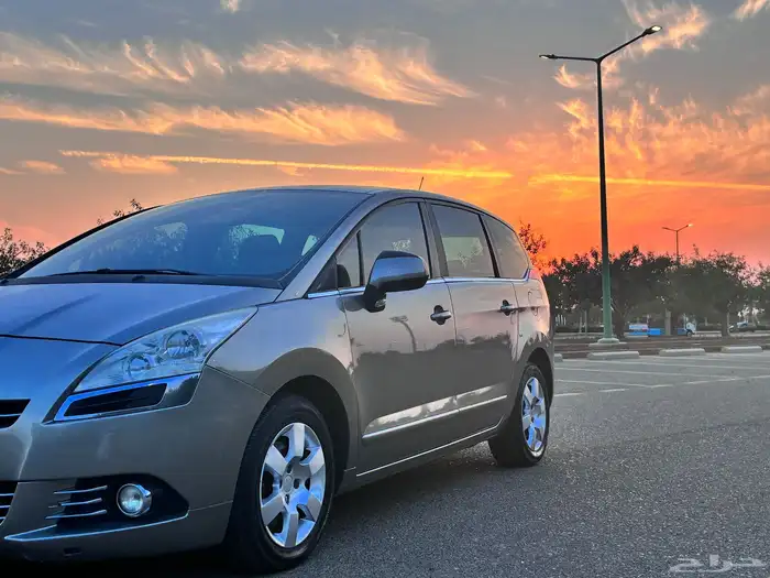 بيجو 2012 5008 7