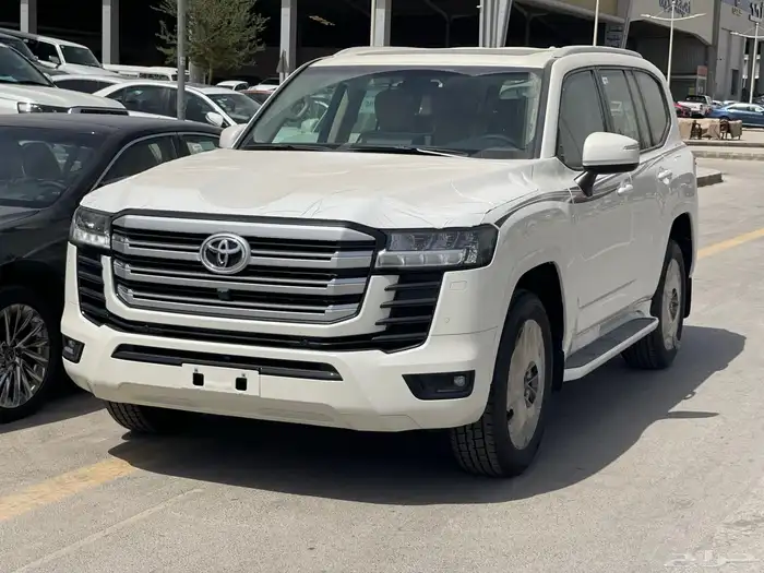 لاند كروزر GXR L4. بريمي. 2025 بالكاش والاقصاد 3