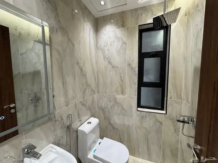 للبيع فيلا دورين وملحق في حي النواريه مصعد راكب وتشطيبvip 17