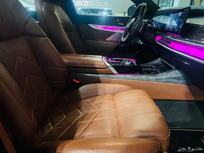 بي ام دبليو 740 موديل 2023 فل كامل اعلي فئة 18