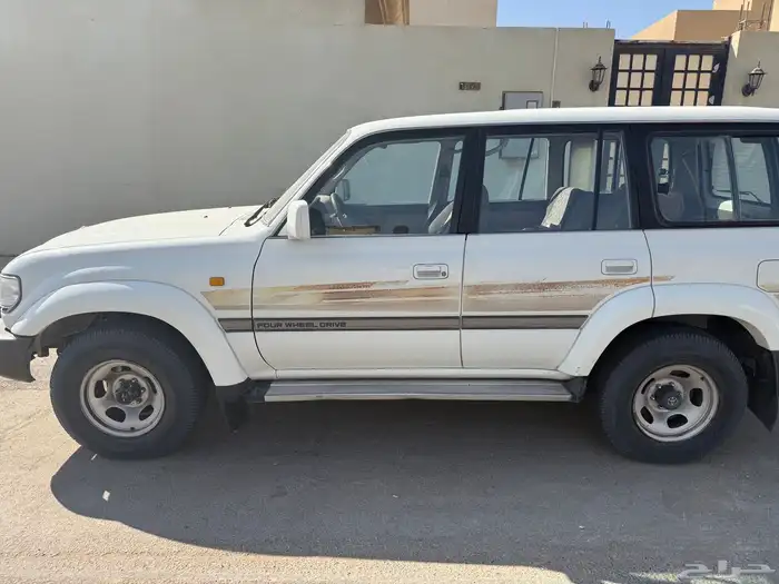 جيب لاندكروزر موديل 1996 ابيض 3