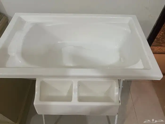 طاولة غيار وإستحمام الطفل 0