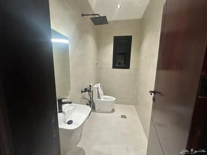 للإيجار فيلا روف علوي تبوك حي الورود ب3500 41