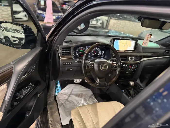 للبيع لكزس LX570 موديل 2018 فل كامل اف اسبورت 9