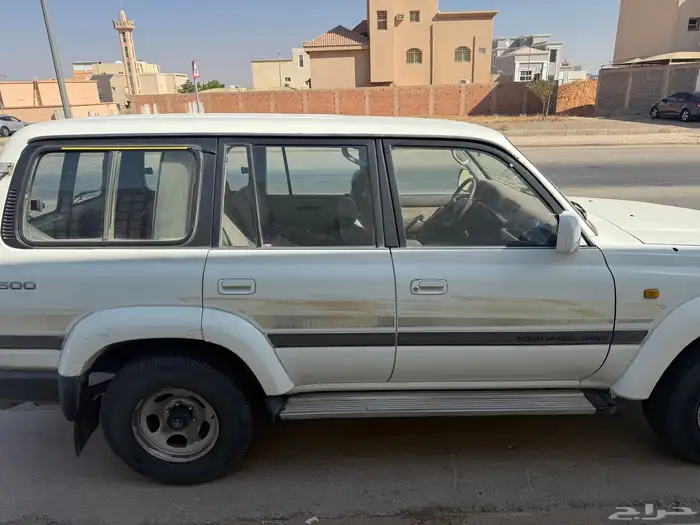 جيب لاندكروزر موديل 1996 ابيض 1