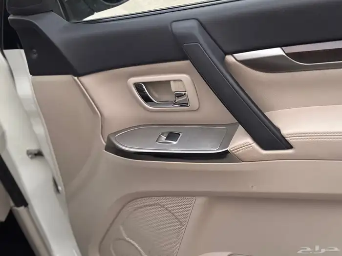 ميتسوبيشي باجيرو GLS 2022 17