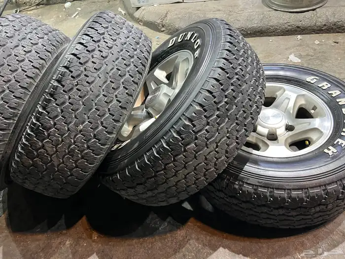 جنوط   رفرف مع كفرات دنلوب مقاس 275 70 16 تاريخ 21 25