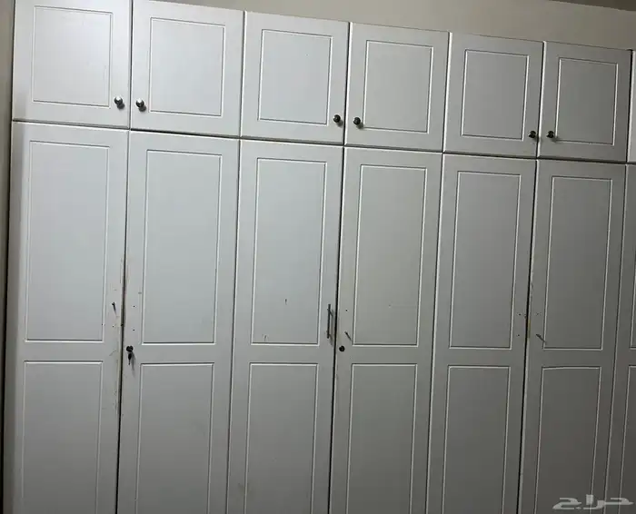 دولاب ملابس مع كرسي وطاولة وكومدينه 2