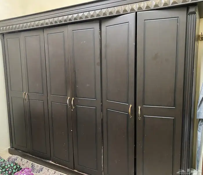 دولاب وسرير وتسريحه وكمودينه للبيع المستعجل 0