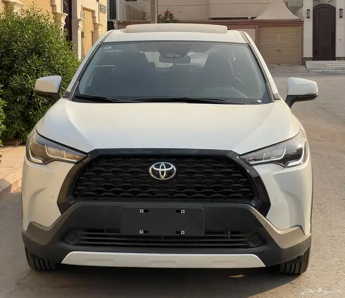 تويوتا- كورولا كروس-2025-بطاقة جمركية- بنزين- اصفار 1