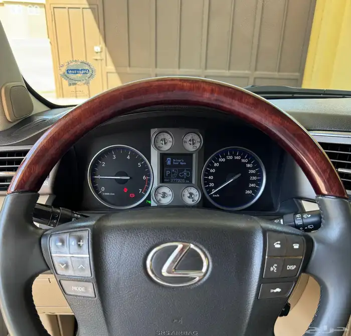 لكزس LX570 موديل 2010 فل DD 11