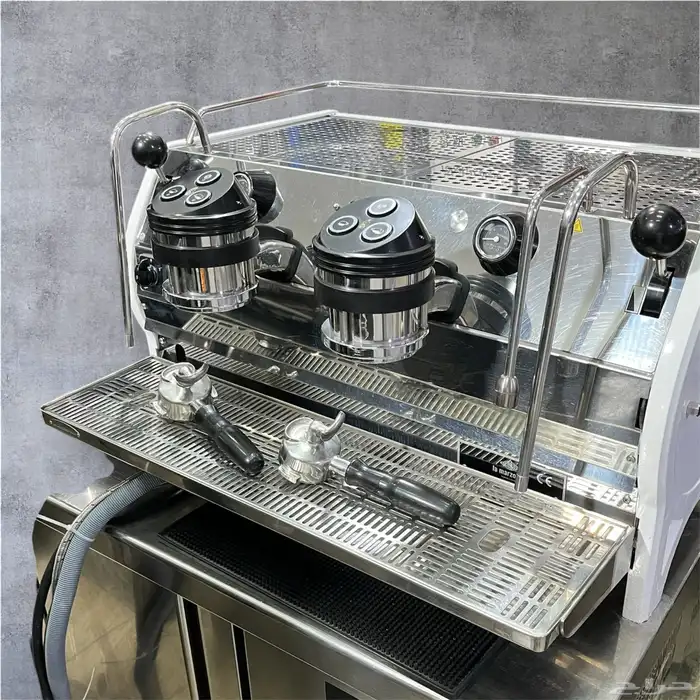 للبيع مكينه قهوه احترافية La Marzocco 3