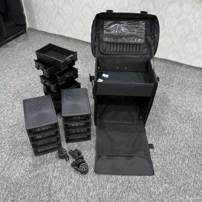 شنطة مكياج كبيره من شركة صالون سيستيم 0