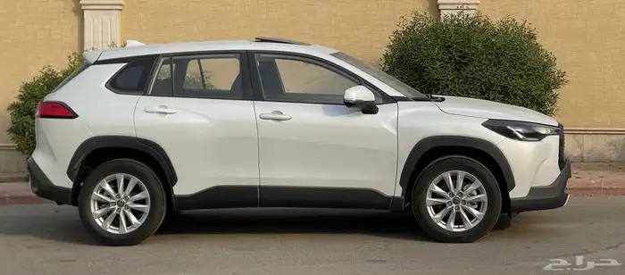 تويوتا- كورولا كروس-2025-بطاقة جمركية- بنزين- اصفار 5