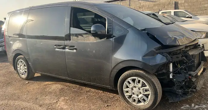 للبيع قطع غيار ستاريا 2024 1