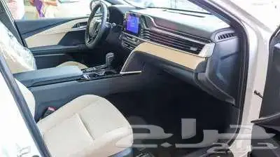 تويوتا كامري ال اي 2025 ابيض كاش - اقساط 7