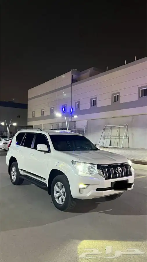 للبيع تويوتا برادو 2023 نص فل V6 سعودي 1