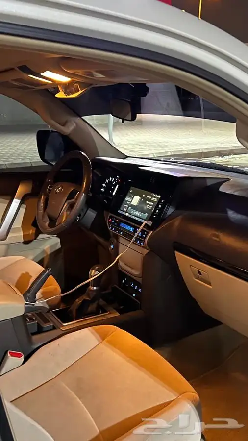 للبيع تويوتا برادو 2023 نص فل V6 سعودي 7