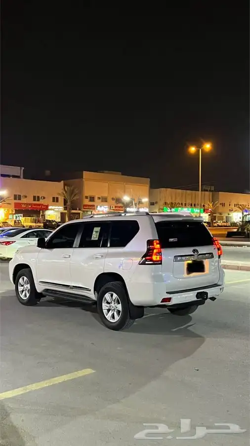 للبيع تويوتا برادو 2023 نص فل V6 سعودي 3