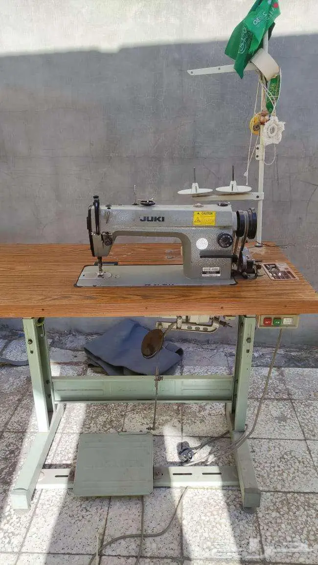 مكينة خياطه مع ثلاث اطقم براسي يوكن 1