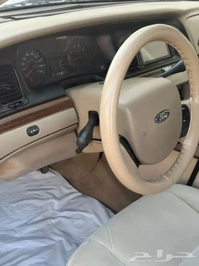 فورد كروان فكتوريا 2010 0