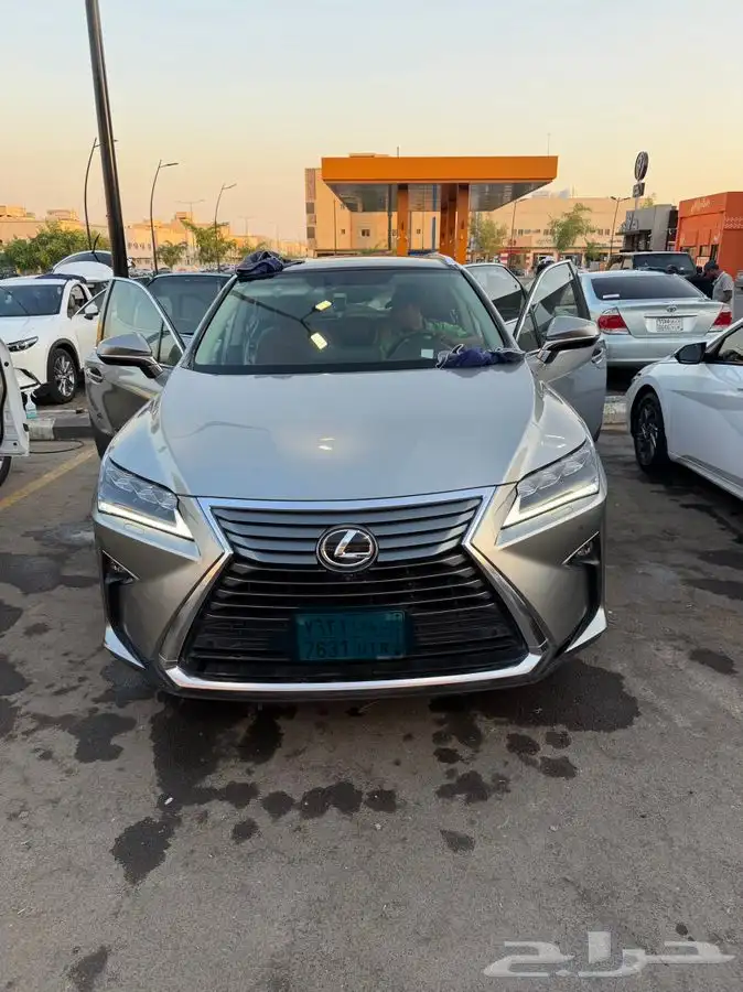 لكزس RX   البودي سليم ما شاف الورشة (ما عدا دقشات ما تذكر) 0