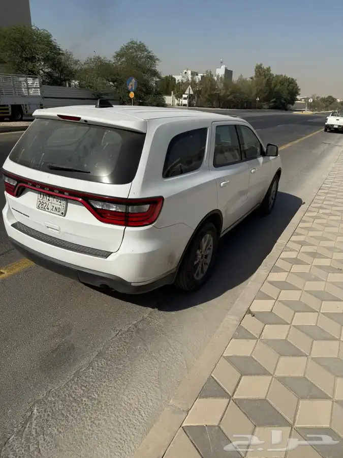 دوج دورانجو ستاندر موديل 2020 اللون ابيض ماشي 220 الف 2