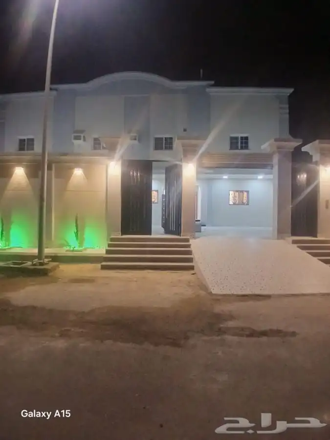 شقه كبيره للبيع 17