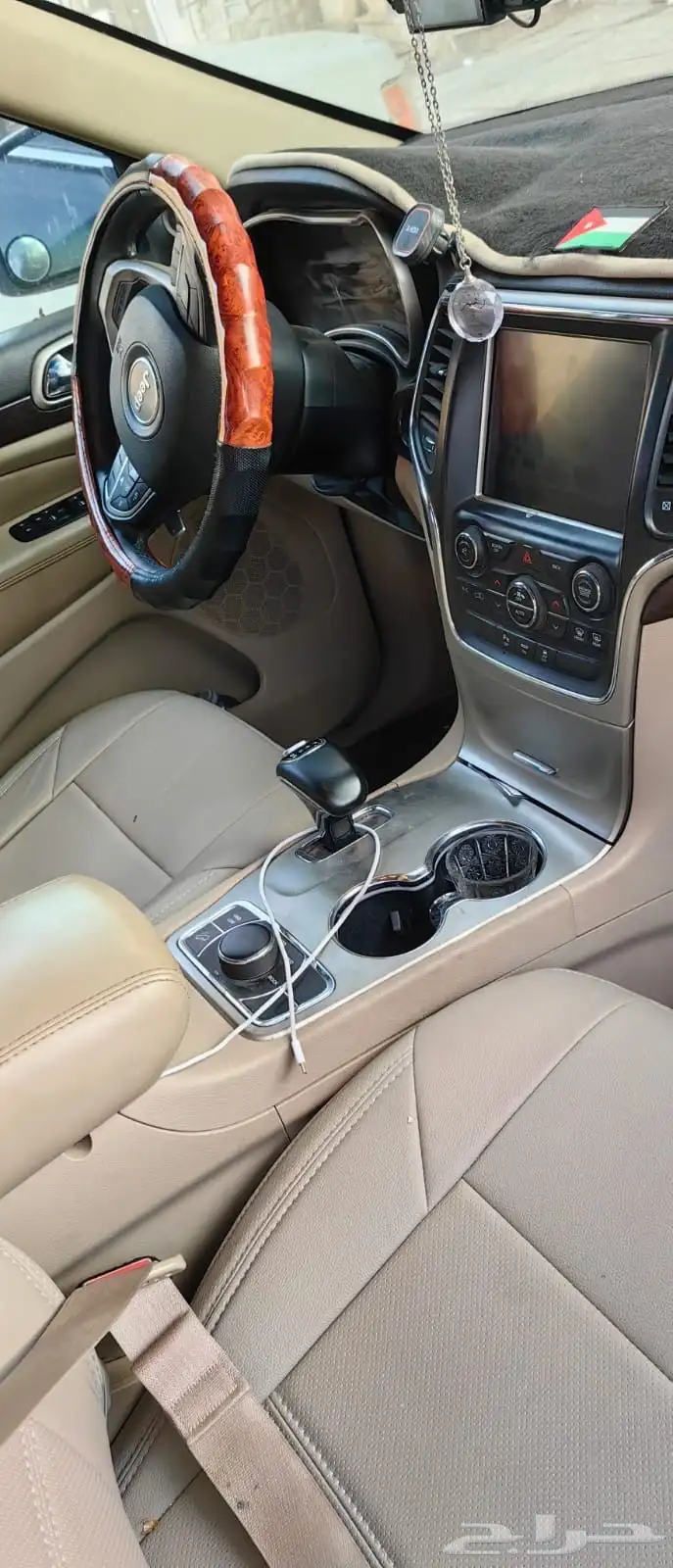 جيب شوروكي. لاريدو 2014 ماكينه6 سلندر 4