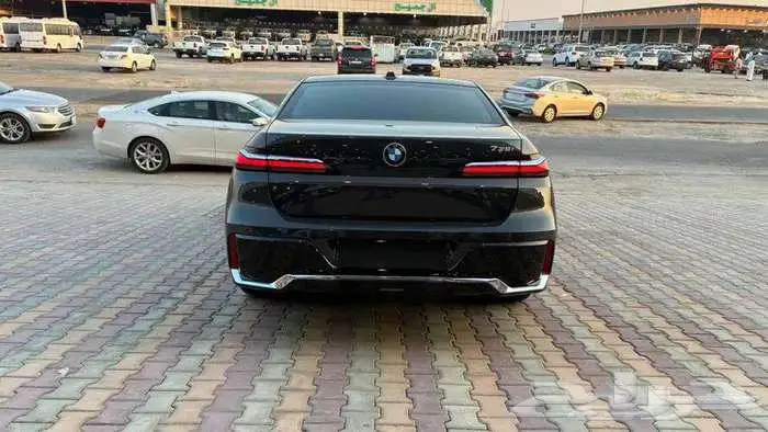 بي أم دبليو 735i موديل 2026 فل كامل أند فجول جديد M Kit 8