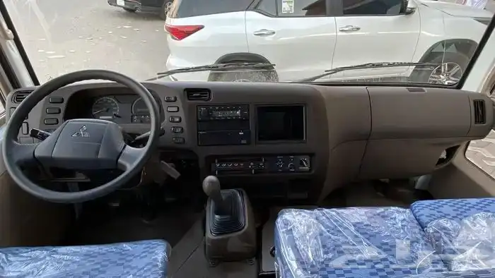 ميتسوبيشي باص روزا 2026 ديزل 30 راكب 7
