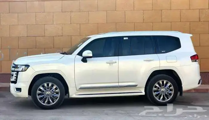 تويوتا لاندكروزر 2023 GX-R3 ( بحالة الوكالة ) 2