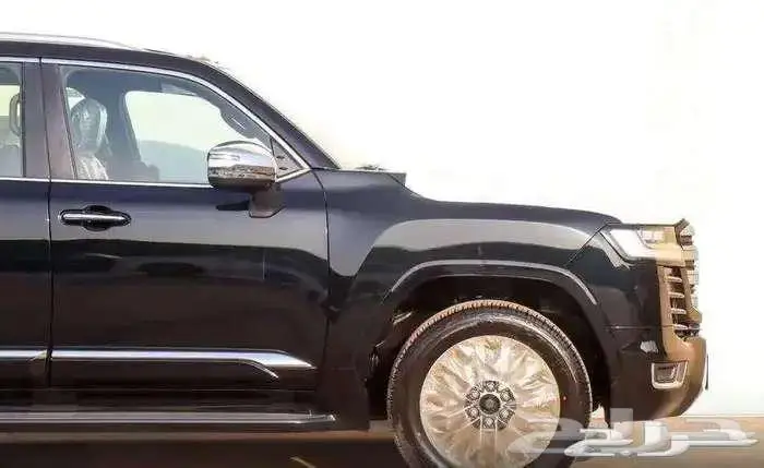 لاند كروزر VXR اسود داخلي احمر سعودي 2025 نظام 50 50 3