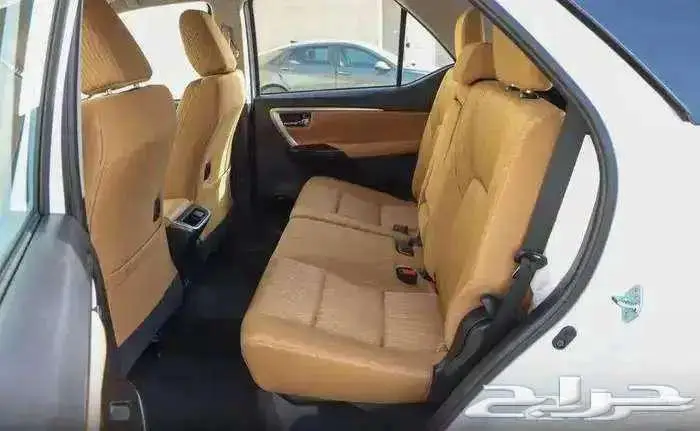 فورشنر VX1 بنزين موديل 2025 حبه فقط ابيض لؤلؤي 12