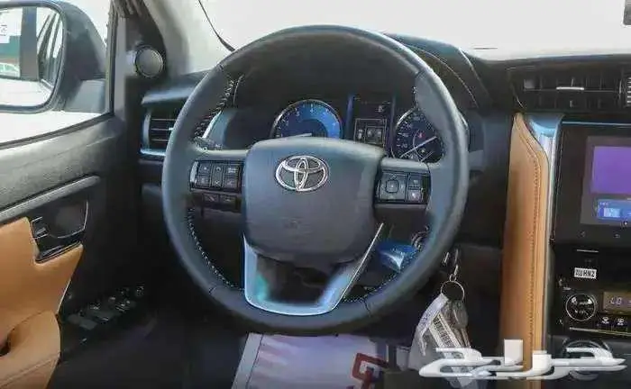 فورشنر VX1 بنزين موديل 2025 حبه فقط ابيض لؤلؤي 10