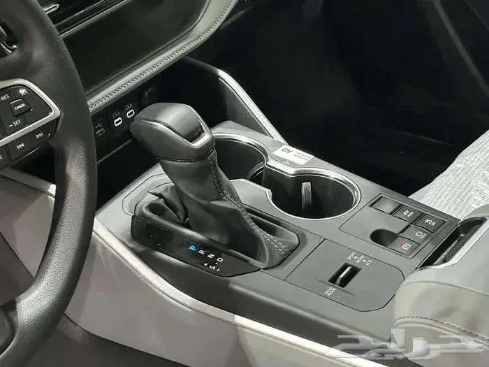 تويوتا هايلاندر LE 4X2 هايبرد 2025 19