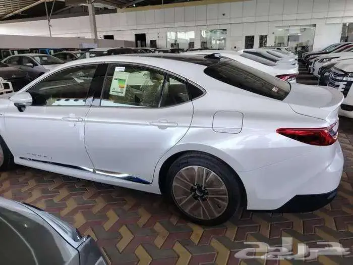 كامري LE هايبرد 2025 4