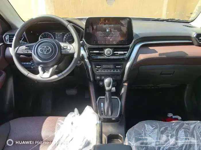 اوربان كروزر GLX موديل 2025 بنزين رمادي وابيض فقط 10