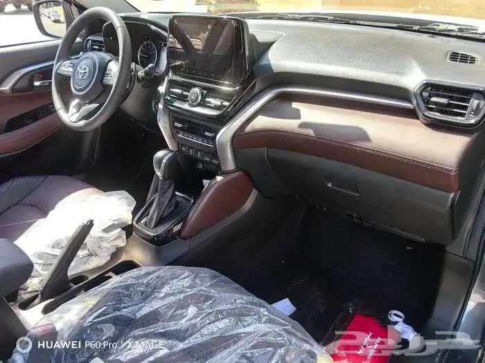 اوربان كروزر GLX موديل 2025 بنزين رمادي وابيض فقط 15