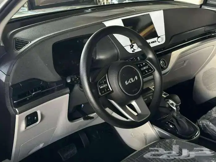 كيا كارينز 2025 1