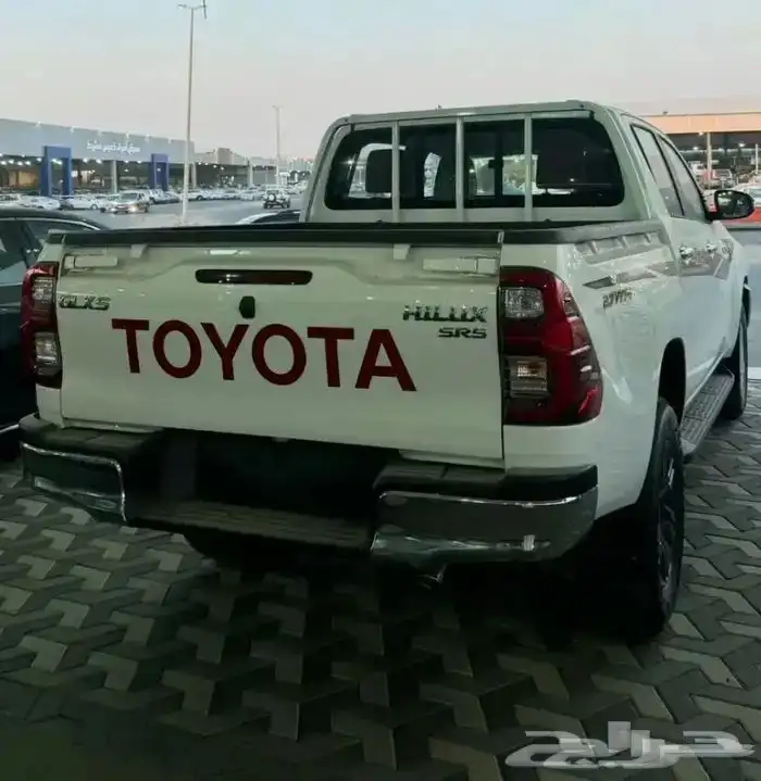 تايوتا هايلكس 2025 GLX-S بنزين بريمي 4