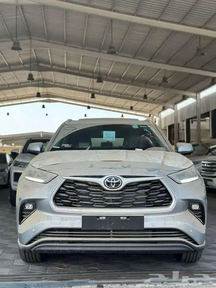 تويوتا هايلاندر GLE نص فل هايبرد موديل 2025 الوان فضي 2