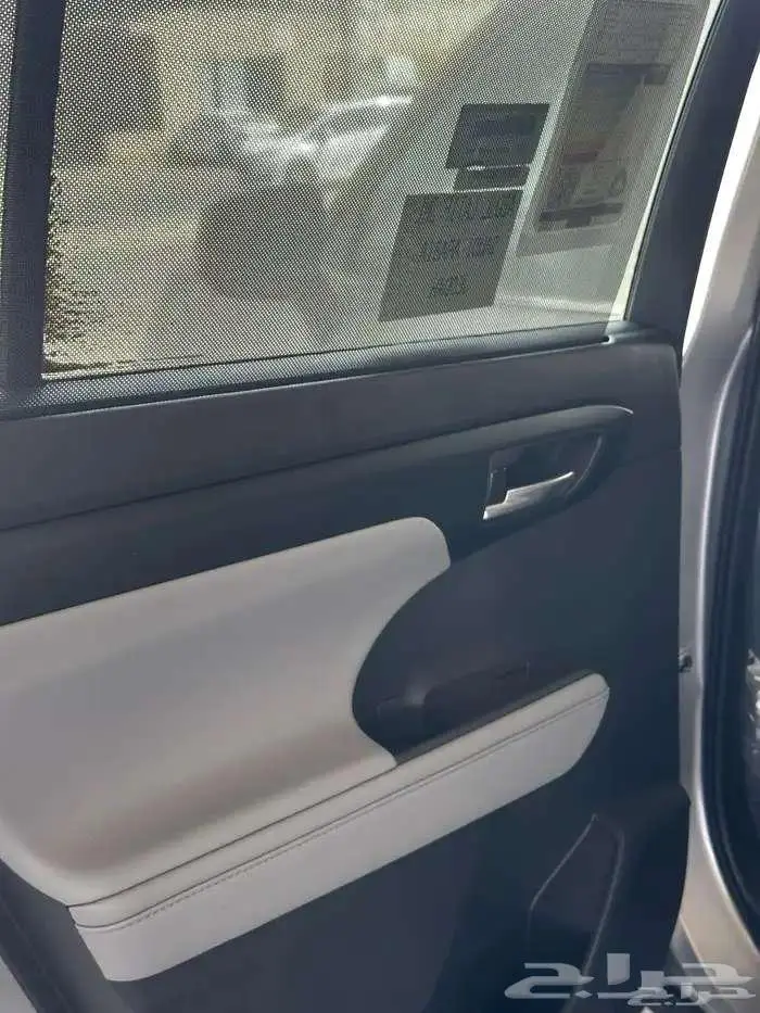 تويوتا هايلاندر GLE نص فل هايبرد موديل 2025 الوان فضي 5