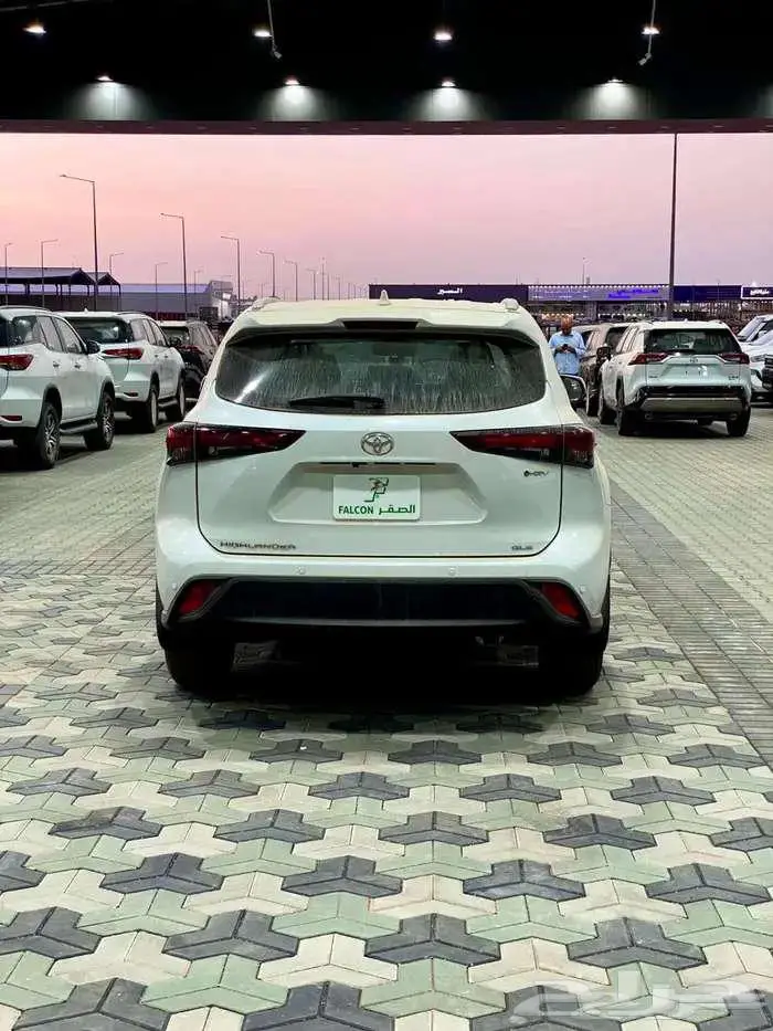 عروض تويوتا هايلاندر GLE هايبرد دبل موديل2025 ( أقساط وكاش ) 3