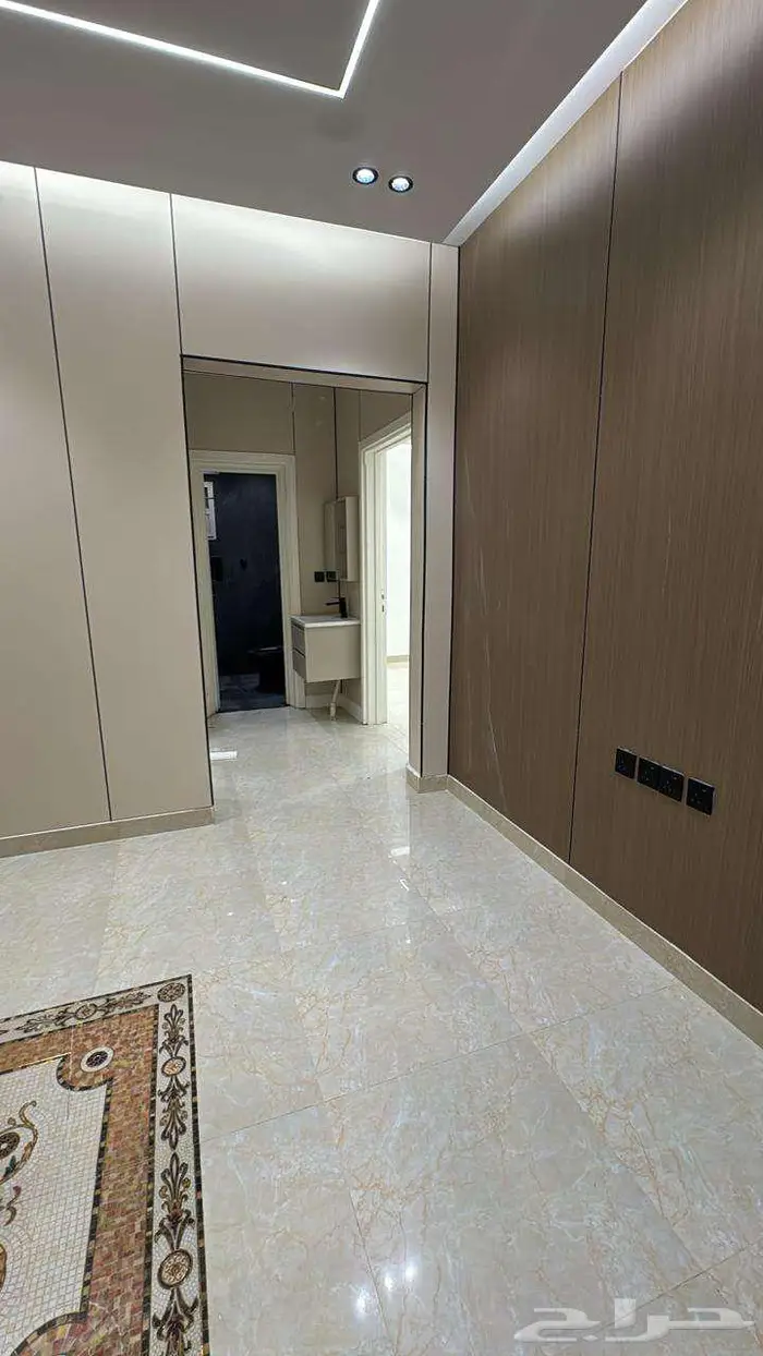 شقة عائلية للإيجار السنوي بحي النهضة واسعة تضم 3 غرف وصالة 10